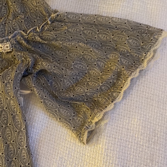 Gorgeous semi sheer top with lace detail - Picture 6 of 10